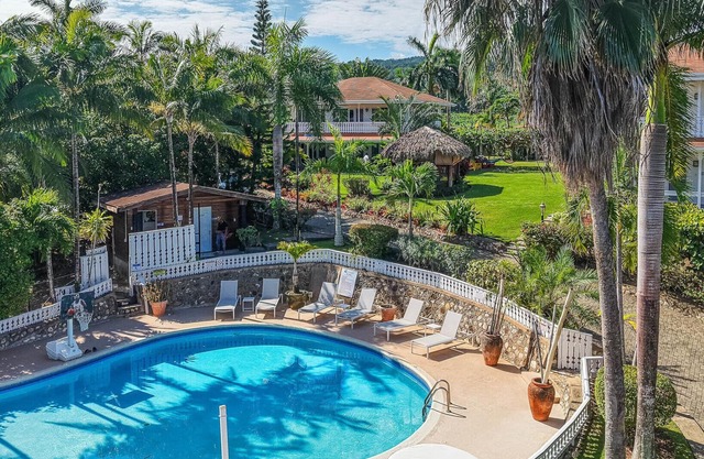 Oceanfront, Cook, 15min OchoRios, Butler, Housekeeper, Kayaks and Snorkels, Pool