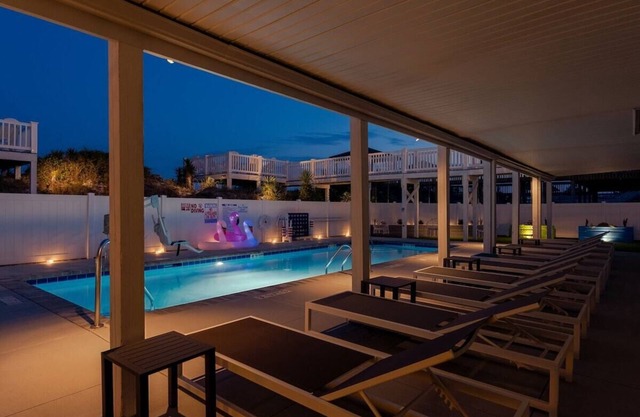 Oceanfront Free EV charger & GolfCart, Pool