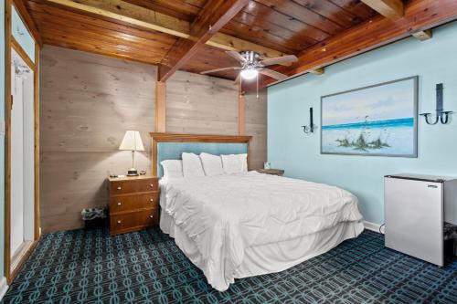 Oceanfront Inn, Inlet View, King Bed, #5