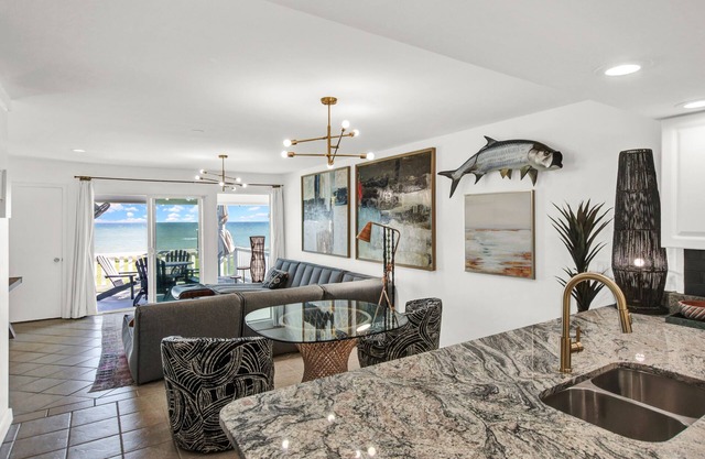 Oceanfront, stunning, renovated, Guests love it!