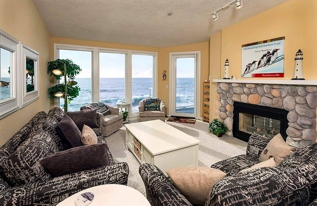 Oceanfront, Whale Watching, Pool - Suite Dreams