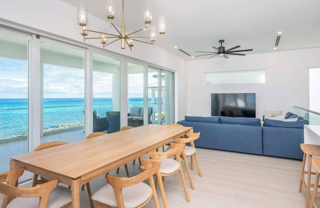 Oceans 9 LUXE 4 BR Villa/West Bay