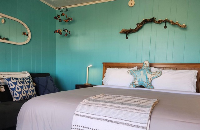 Oceanside Suite.. Located on Beautiful White Sand Beach at North Lake Harbor PEI