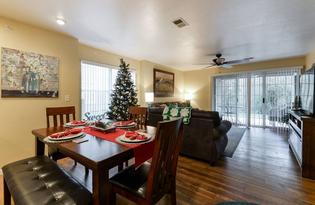 Oct 20-31!. 2nd bath just updated! Master spa shower!