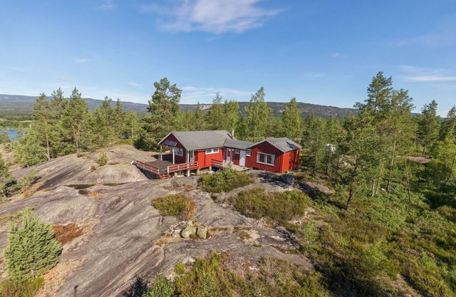 Off-grid cabin with panoramic view