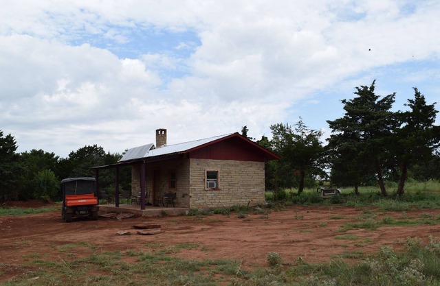 Off Grid experimental Rock-foam board-rock cabin