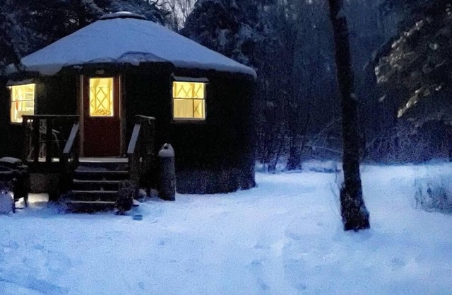 Off grid yurt in birding area, access to state rec trail and Whiteface river