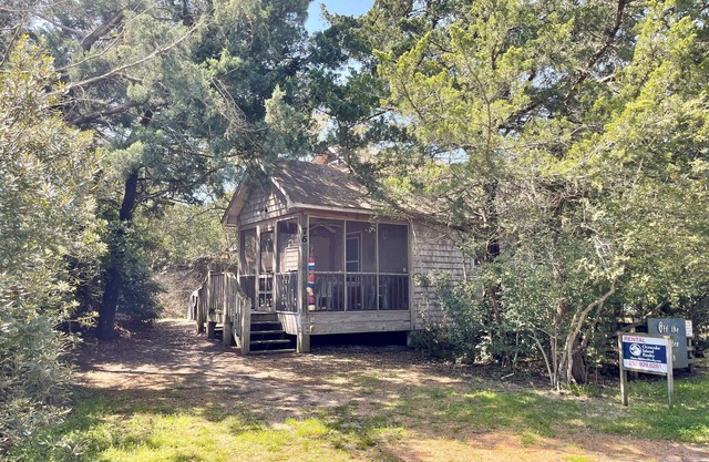 Off The Beaten Path: Surrounded by trees and nicely secluded.