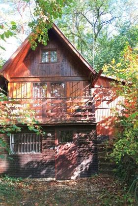 Old cottage, steep hill, read info and rating