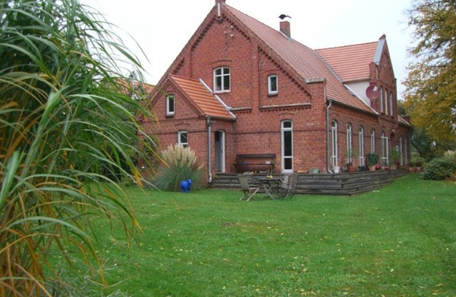 Old farmhouse, large garden, 2 bedrooms, large kitchen