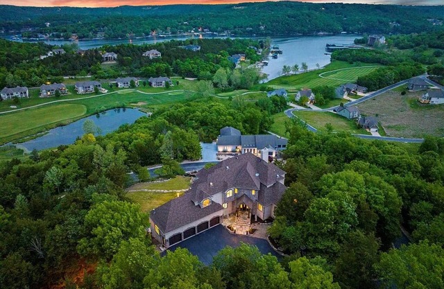 Old Kinderhook Castle in Gated Golf Community of Old Kinderhook