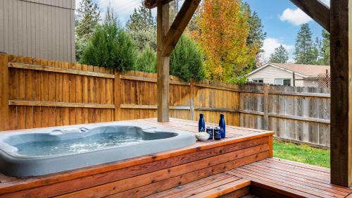 Old Mill Getaway by AvantStay Private Backyard w Hot Tub