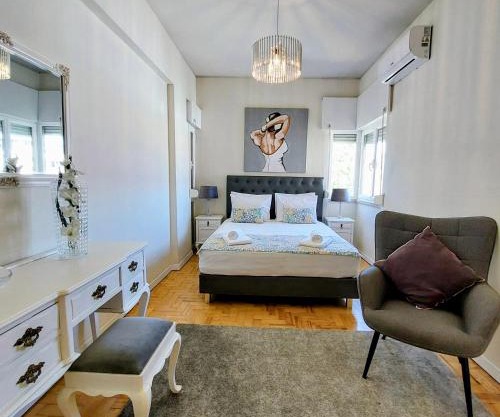 Oliva 50 - 4BR, Office and Balcony