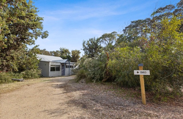 Omeo - Waterfront Retreat: Secluded lodges perfect for nature lovers