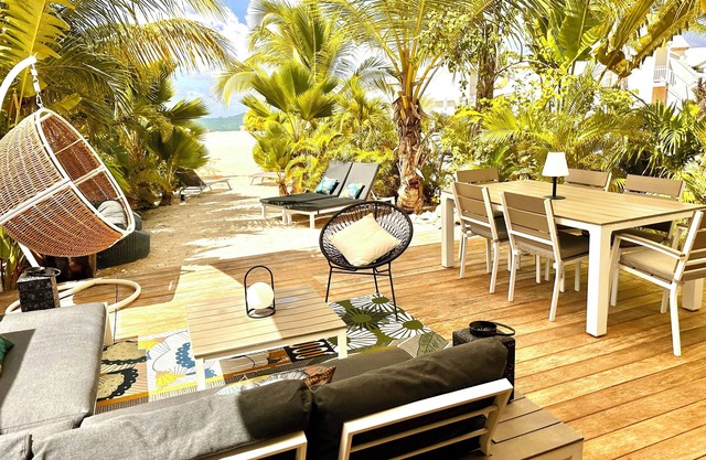 On the beach, swimming pools, sea view! Magnificent 2 bedrooms King beds 2 baths 2 wc