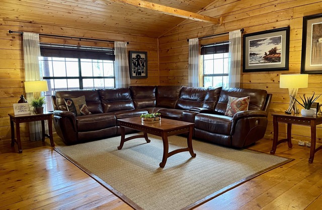Once a Part of the Beloved Shady Oak Lodge - Cabin 1 - 4 beds w/Boat Ramp