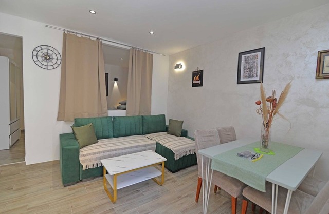 One bedroom apartment with air-conditioning Veli Lošinj, Lošinj (A-24590-a)