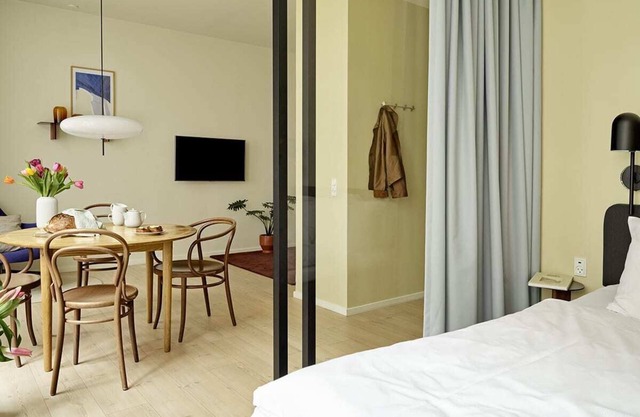 One Bedroom Apartment | Sleeps 4