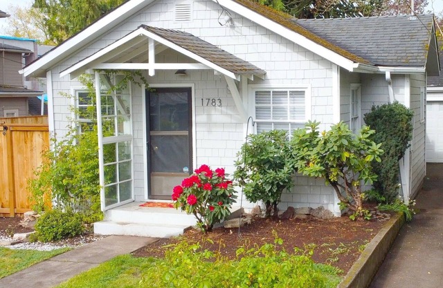 One Bedroom House in Desirable Bush Park location