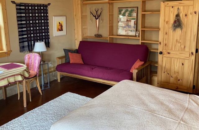 One bedroom studio with separate entrance