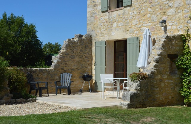 One Bedroomed Cottage Surrounded By Over 6 Acres of Breath-taking Scenery