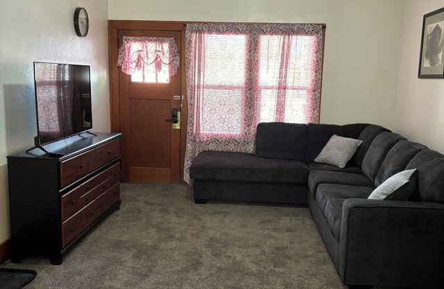 One block from downtown One bed one bath with extra folded out bed.