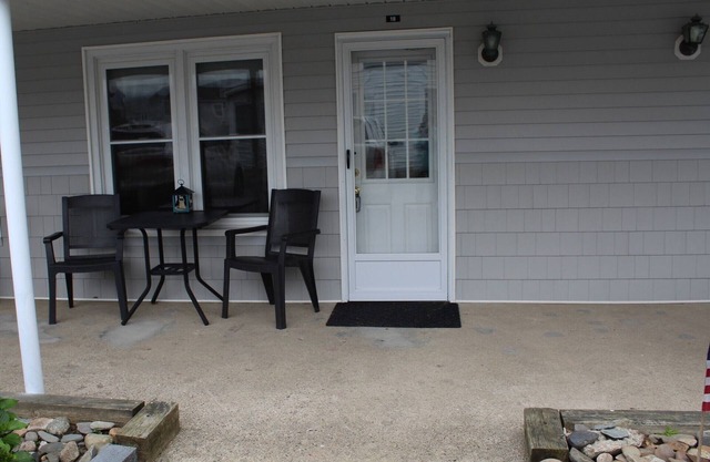 One Minute Walk To The Beach!