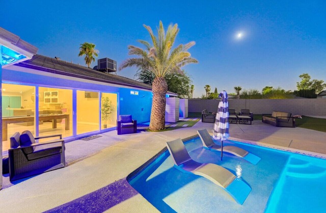 One of a Kind with Private Pool, Spa, Volleyball, Game Room, Life size Chess