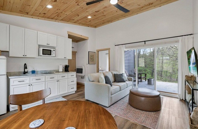 Onyx - Near Hocking Hills