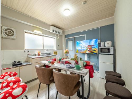 open 2 room Newly opened Hotel Baika Family friendly Free parking 10 minutes to USJ