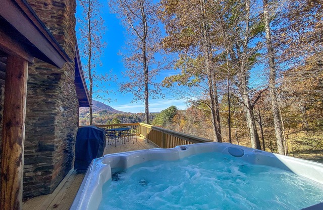 OPEN FOR BOOKINGS! 2BR/1BA Hot Tub & Mtn Views