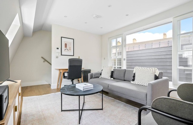 Open plan Waterloo, 2BR, New build, terrace, by Blueground