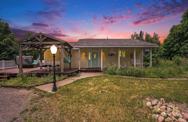 Open year round - Spacious 5-bedroom house with views of Lake Michigan in Mears