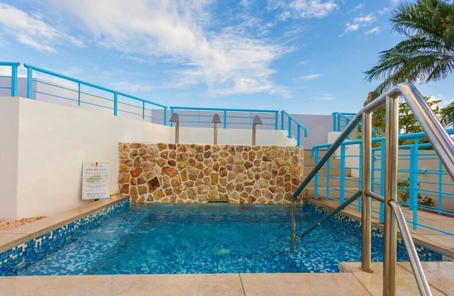 Optimum Oasis - Royal Retreats at Maho Beach Studio