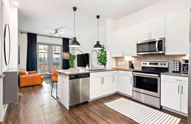 Opulent Loft 1BR River Walk Roof-top Pool, Gym