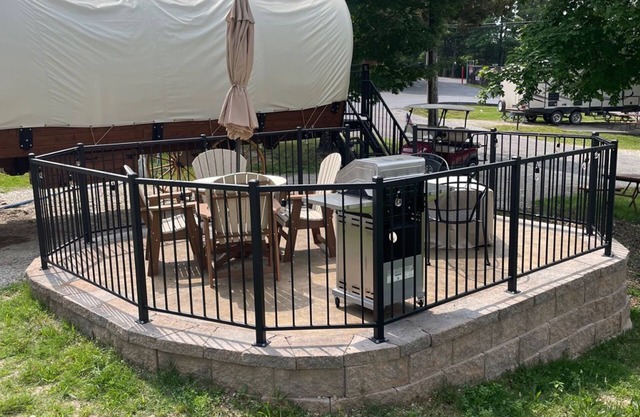 Oregon Trail Wagon has two queens size bed, bathroom w/shower, heat & a/c, smart tv, wi-fi, microwa