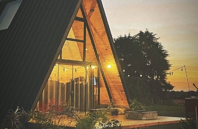 Orion Cabin with hot tub and fireplace