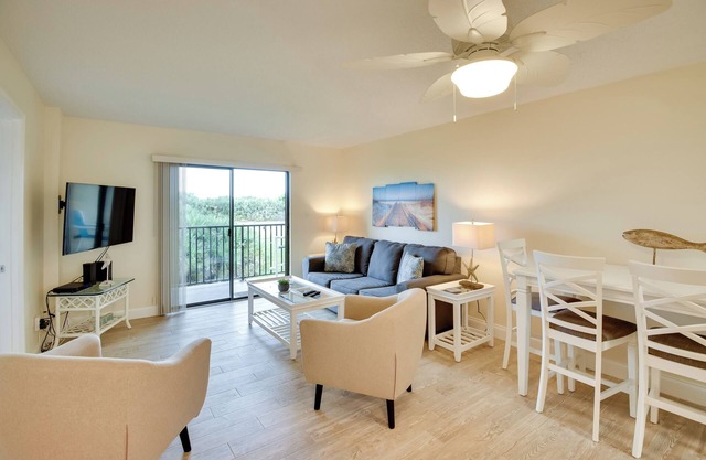 Ormond Beach Condo w/Pool Access: Steps to Coast!