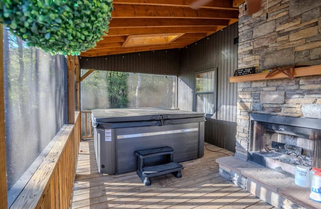 Osprey: Family Cabin, Hot Tub, Game Room, Theater