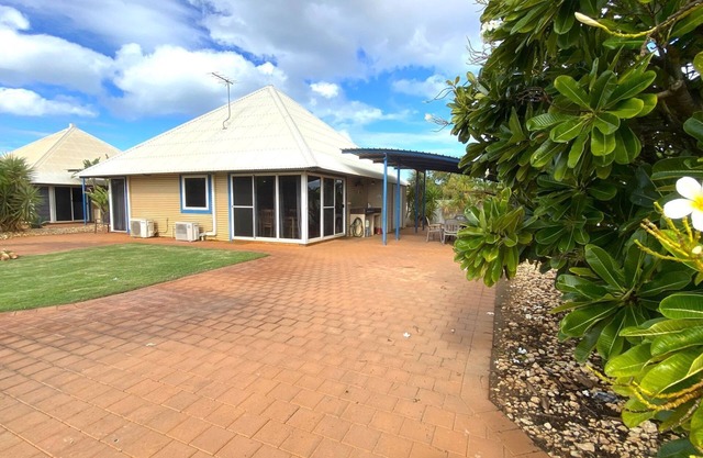 Osprey Holiday Village Unit 113/2 Bedroom apartment in complex with a pool