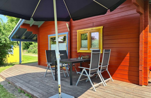 Ostsee-Land-Ferienhaus - 3-room vacation home Jennie with terrace and fireplace