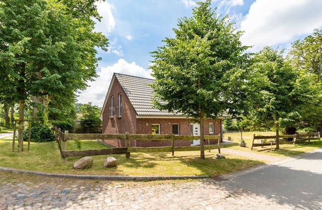 Ostsee Landhaus am Schlosspark OFC 13 - Baltic Sea country house with terrace, garden and