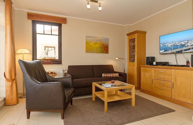 Ostsee-penthouse am Yachthafen mit Dachterrasse, Strandkorb und Tollem Meerblick