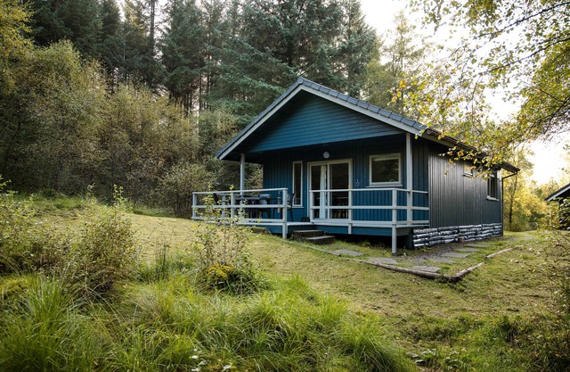 Otter with mountain view and enclosed decking