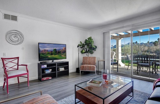 Our Mesquite-Refreshed 1st floor nature preserve & mtn view condo!