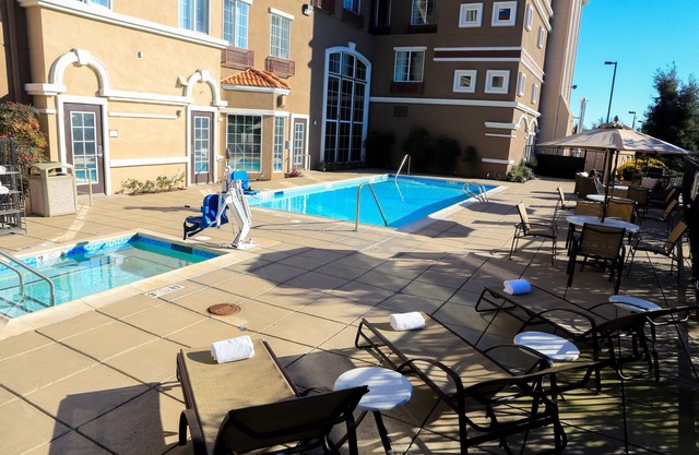 Outdoor Pool & Hot Tub. Free Breakfast Buffet. | Suite Near Downtown San Jose