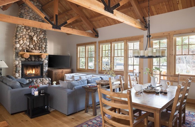 Outpost: Granite Ridge Homestead 3100 - Hot Tub!