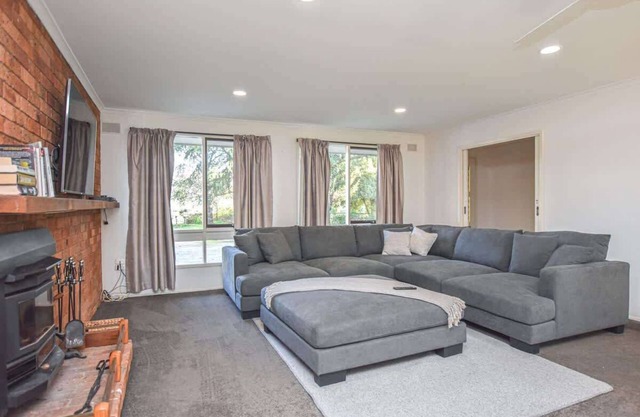 Ovens Valley Retreat - A relaxed, lived-in home with plenty of space and charm n