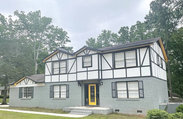 Over 3500 sq ft! All 4BRMs with TVs! 9 Beds for up to 12 Guests!