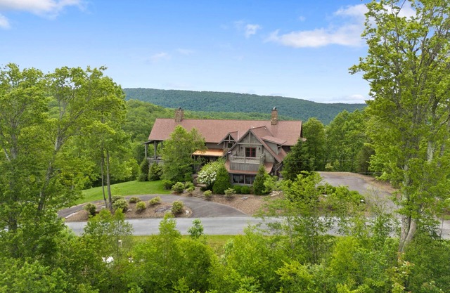 Overlook at Wilderness Trail - Luxury custom home with Multi state views of TN and VA